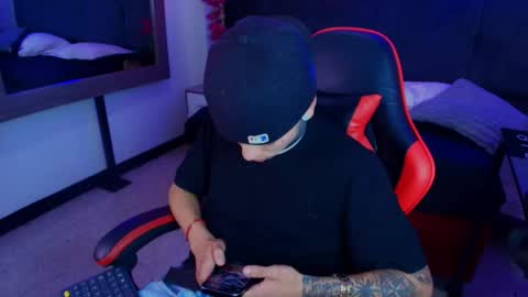 AdamsWalkerr  online show from 7, 5, 2026