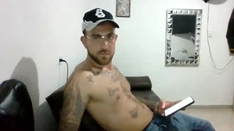 Snapshot of adan_carter chatting on 27, 11, 2025 adan_carter online show from 27, 11, 2025