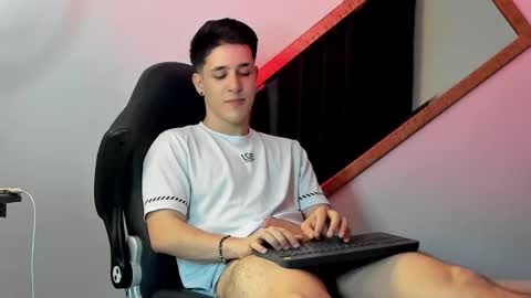 Snapshot of adan_rivas chatting on 11, 3, 2025 adan online show from 11, 3, 2025