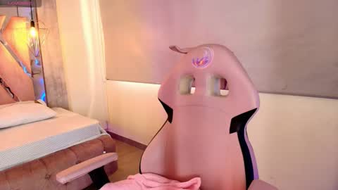 Snapshot of adara_evanss chatting on 4, 10, 2025  Adara  online show from 4, 10, 2025