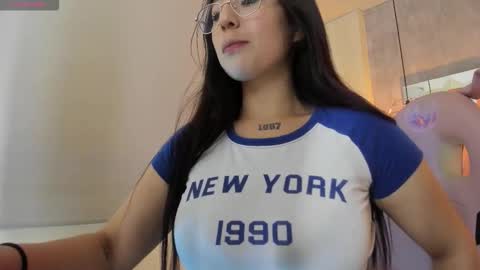 Snapshot of adara_evanss chatting on 27, 10, 2025  Adara  online show from 27, 10, 2025