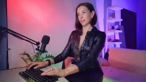 Snapshot of addictsqueen chatting on 12, 10, 2025 ADDICTION online show from 12, 10, 2025