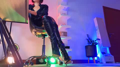 Snapshot of addictsqueen chatting on 3, 4, 2026 ADDICTION online show from 3, 4, 2026