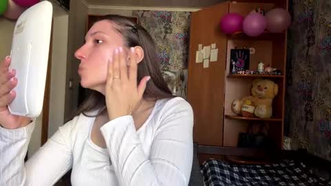 Snapshot of adeleapel chatting on 13, 3, 2026 Poly online show from 13, 3, 2026