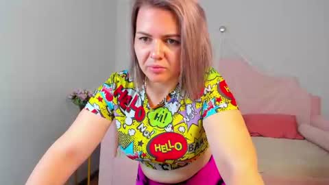 AdeleRavelle online show from 6, 8, 2026