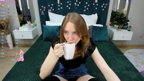 Snapshot of adelina_cowell chatting on 5, 1, 2025 Adelina online show from 5, 1, 2025