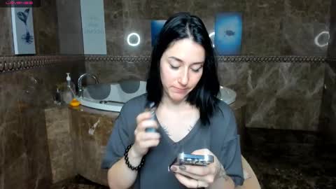 Snapshot of adell_berry chatting on 4, 10, 2025 Adel online show from 4, 10, 2025