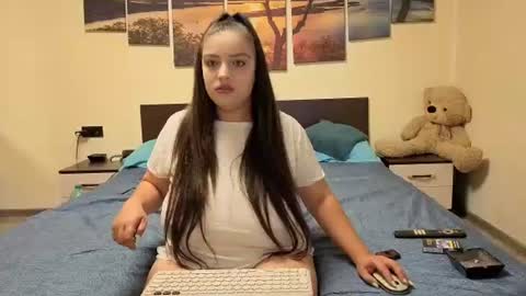 Adellineee online show from 20, 6, 2026