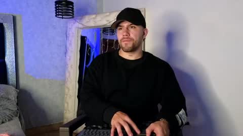 Snapshot of ades_lowe chatting on 6, 10, 2025 Ades online show from 6, 10, 2025