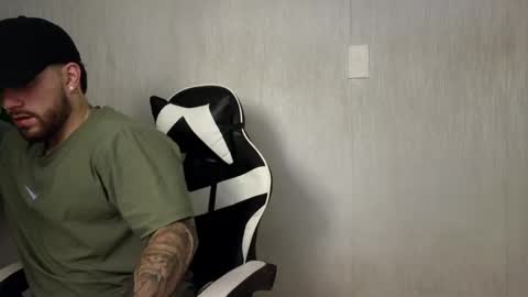 Snapshot of ades_lowe chatting on 24, 10, 2025 Ades online show from 24, 10, 2025