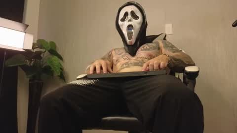 Snapshot of ades_lowe chatting on 31, 10, 2025 Ades online show from 31, 10, 2025