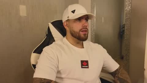 Snapshot of ades_lowe chatting on 6, 11, 2025 Ades online show from 6, 11, 2025