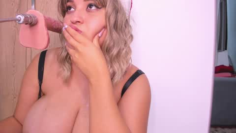 Snapshot of adilaghazali chatting on 20, 12, 2024 Adila online show from 20, 12, 2024