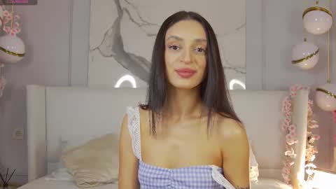 adoracortes online show from 18, 10, 2025