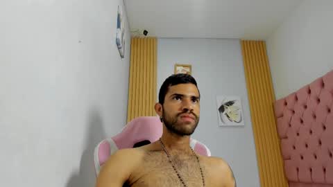 adri_sexboy229 online show from 28, 10, 2025