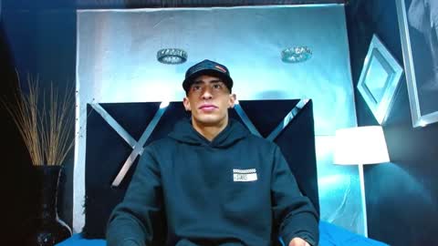 Snapshot of adrian_rae chatting on 7, 1, 2025   online show from 7, 1, 2025