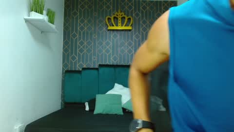 Snapshot of adrian_rae chatting on 9, 1, 2025   online show from 9, 1, 2025