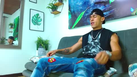 Snapshot of adrian_rae chatting on 10, 1, 2025   online show from 10, 1, 2025