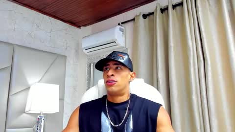 Snapshot of adrian_rae chatting on 20, 1, 2025   online show from 20, 1, 2025