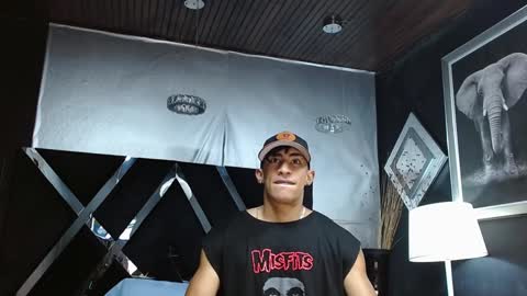 Snapshot of adrian_rae chatting on 29, 1, 2025   online show from 29, 1, 2025