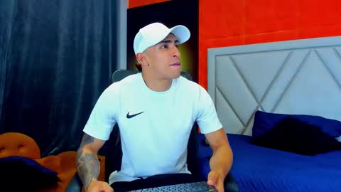 Snapshot of adrian_rae chatting on 24, 9, 2025   online show from 24, 9, 2025