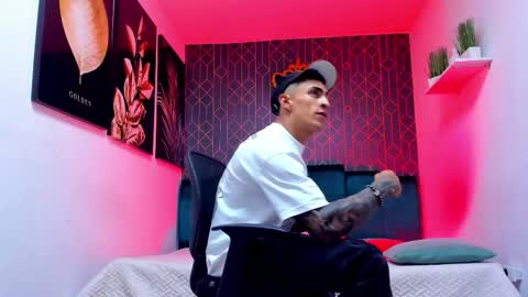 Snapshot of adrian_rae chatting on 26, 9, 2025   online show from 26, 9, 2025