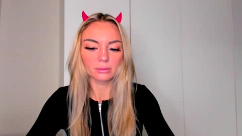 Adriana online show from 8, 12, 2024