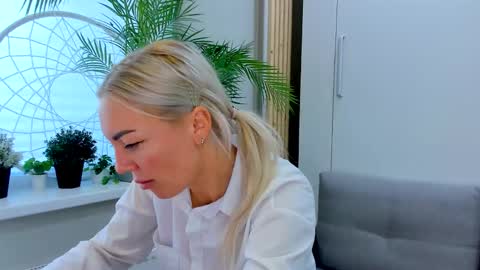 Snapshot of adriana_coy_ chatting on 29, 9, 2025 Adriana online show from 29, 9, 2025