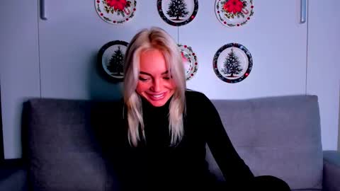 Snapshot of adriana_coy_ chatting on 28, 11, 2025 Adriana online show from 28, 11, 2025