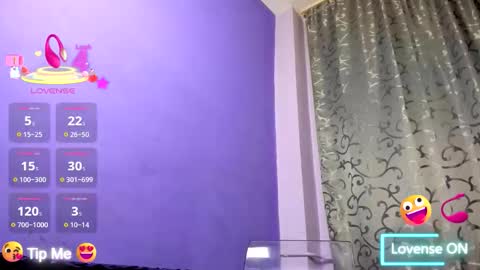 adriannalyly online show from 4, 10, 2025