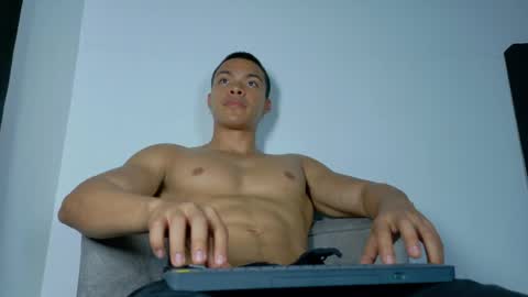 adriel_escalante online show from 12, 5, 2026
