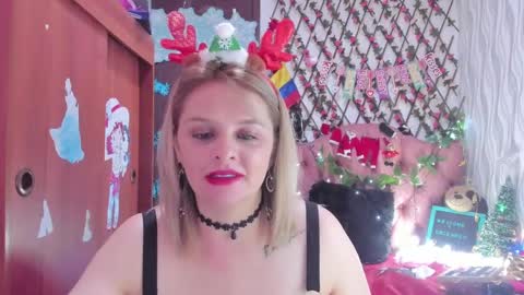 Snapshot of adriiana_fox_ chatting on 2, 12, 2024 adriiana_fox_ online show from 2, 12, 2024