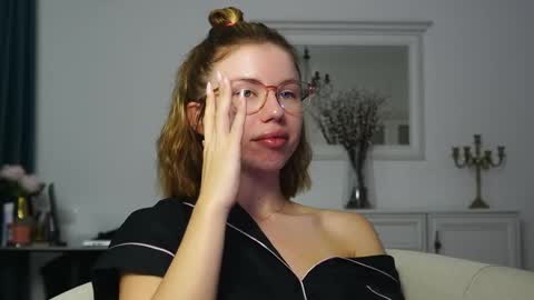 Snapshot of aelia_anara chatting on 12, 9, 2025 Aelia online show from 12, 9, 2025