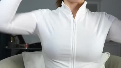 Snapshot of aelia_anara chatting on 7, 10, 2025 Aelia online show from 7, 10, 2025