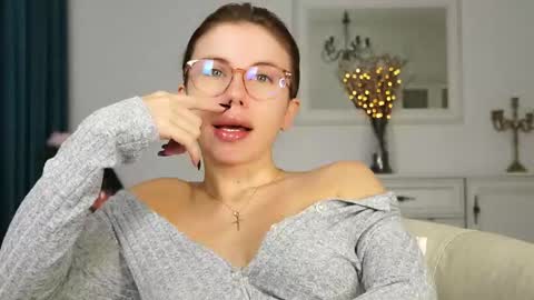 Snapshot of aelia_anara chatting on 9, 10, 2025 Aelia online show from 9, 10, 2025