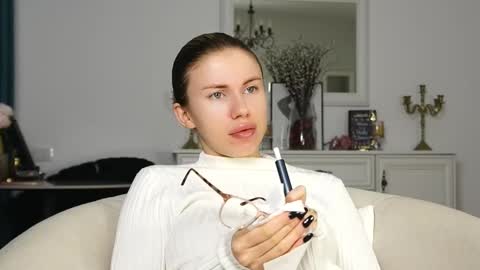 Snapshot of aelia_anara chatting on 12, 10, 2025 Aelia online show from 12, 10, 2025