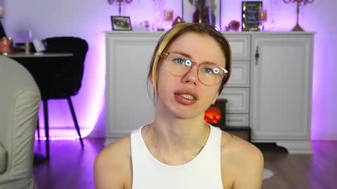 Snapshot of aelia_anara chatting on 28, 10, 2025 Aelia online show from 28, 10, 2025