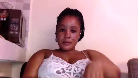 Snapshot of african005 chatting on 21, 12, 2025 loise online show from 21, 12, 2025