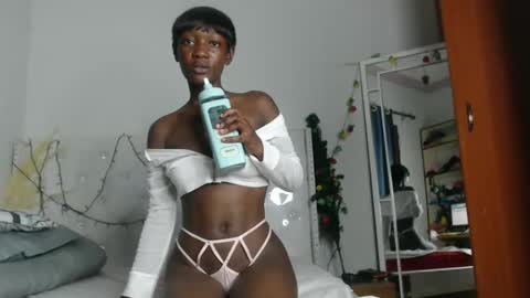 Snapshot of africanpetitequeen chatting on 29, 12, 2024 CIARA online show from 29, 12, 2024