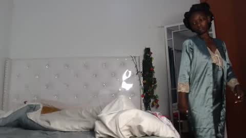 Snapshot of africanpetitequeen chatting on 10, 2, 2025 CIARA online show from 10, 2, 2025