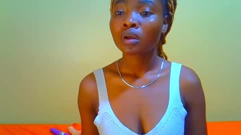 Snapshot of afrikana005 chatting on 18, 12, 2025 afrikana005 online show from 18, 12, 2025