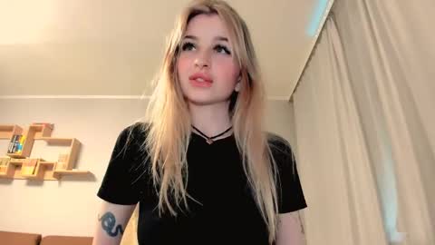 Snapshot of agatahowak chatting on 18, 5, 2026 Arina online show from 18, 5, 2026