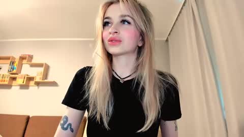 Snapshot of agatahowak chatting on 19, 5, 2026 Arina online show from 19, 5, 2026