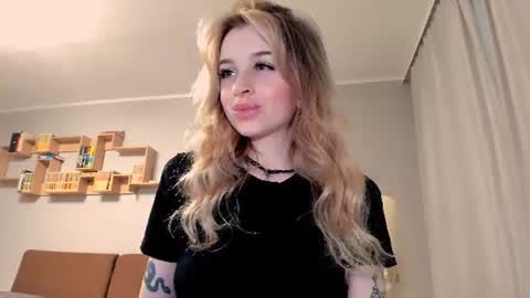 Snapshot of agatahowak chatting on 4, 7, 2026 Arina online show from 4, 7, 2026