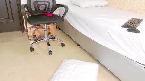 Snapshot of agatharusso chatting on 15, 9, 2025 Agathaa online show from 15, 9, 2025