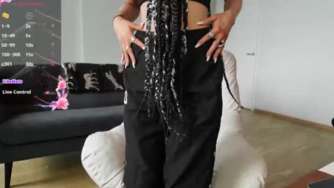 Agelina Lilly Laura online show from 14, 5, 2026