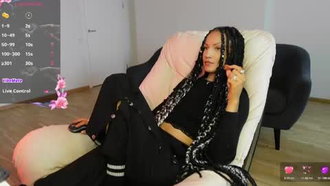 Agelina Lilly Laura online show from 19, 5, 2026