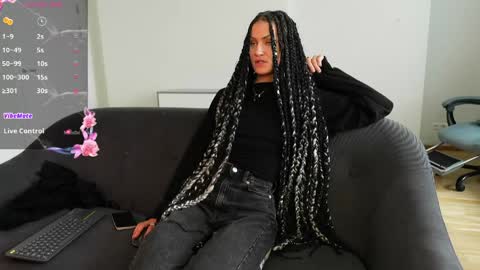 Agelina Lilly Laura online show from 25, 5, 2026