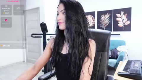 Agelina Lilly Laura online show from 17, 6, 2026