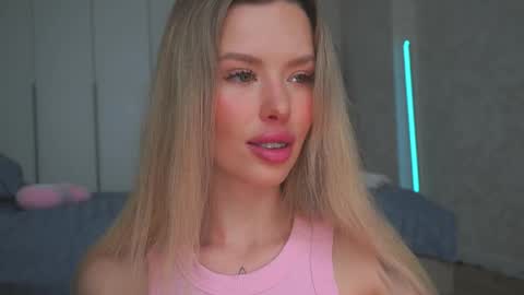 Snapshot of agent_blonde chatting on 13, 5, 2026 May online show from 13, 5, 2026